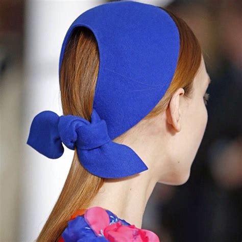 Ahora sólo tienes que ver el que más se ajuste a tus. Inspiración | Tocados para el pelo, Sombreros de época ...