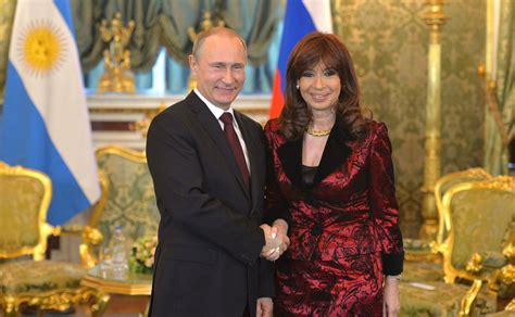 Cristina kirchner fue la primera mujer argentina elegida para el cargo de presidenta y la segunda en ejercerlo. Meeting with President of Argentina Cristina Fernandez de ...