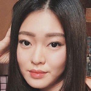 Christabel chua (born 28 march 1991), known on social media as bellywellyjelly, is a youtube and instagram celebrity based in singapore. Christabel Chua Av : Christabel Chua (bellywellyjelly ...