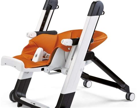 Les plus précoces y arrivent vers l'âge de 6 mois, mais il n'est pas rare que certains bébés y parviennent vers. Bébé à table : voici tout ce que vous devez