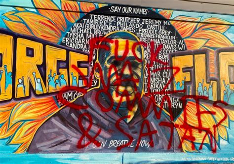 Ap/mark vancleaveseniman menyelesaikan mural george floyd di luar cup foods, kamis, 28 mei 2020 di minneapolis. Iconic George Floyd mural at Cup Foods vandalized again ...