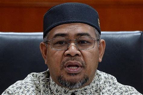 Hishamuddin rais (juga dikenali dengan nama isham) merupakan seorang aktivis politik yang terkenal di malaysia.dilahirkan pada 3 februari, 1951 di jemapoh, kuala pilah , negeri sembilan. Tukar Tiub: MACAM PUKI BUSUK