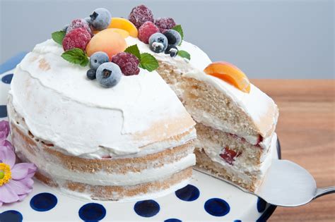 Check spelling or type a new query. Naked Cake - Feiner Biskuitteig mit Mascarponecreme | Back ...