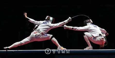 .펜싱학원 #펜싱선수 #펜싱배우기 #펜싱코치 #fencingcoach #mask #fencingmask #fencers #escrime. 남자펜싱 에페 박상영, 대역전극으로 감격의 '금메달'