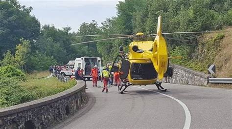 Resta aggiornato con noi su ciò che accade nella tua città ogni giorno! Malegno-Borno, auto fuori strada travolge due persone: un ...