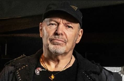 Maybe you would like to learn more about one of these? Vasco Rossi: età, carriera, vita privata, figli, il tour ...