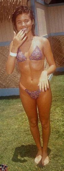 Find out even more about the reboot by scrolling through the below gallery! A Little bit of Love for Kelly Kapowski (40 pics + 10 gifs) - Izismile.com