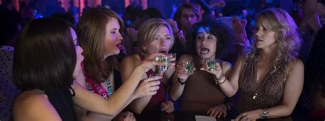 Mckenzie is a few months away from getting married when her three best friends from college surprise her with a bachelorette party. Girls Night Out - Filmmagasinet Ekko