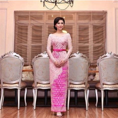 Model gamis pesta brokat 2020 yang mewah dan menawan. Model Brokat Dengan Kain Adat.terusan.com : Inspirasi ...