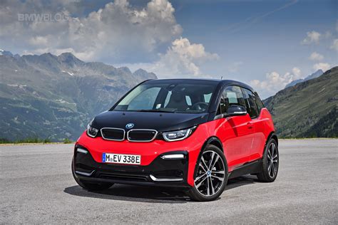 Thanks to the engine's maximum torque more sporty driving dynamics offers the sport driving mode. WORLD PREMIERE: The First-Ever BMW i3S -- An even sportier EV