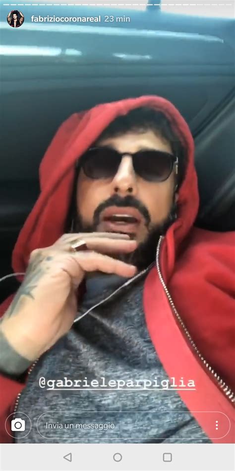 Fabrizio corona è uscito dal carcere e sarà trasferito in una casa di cura. Fabrizio Corona, nuovo sfogo su Instagram: «Io non ho pupari, basta commenti del c.... Sono il ...