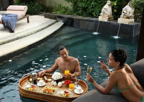 Satu lagi, jangan tersilap ya. Buat Kolam Renang murah, Makan Sambil Renang? | Royal Pool