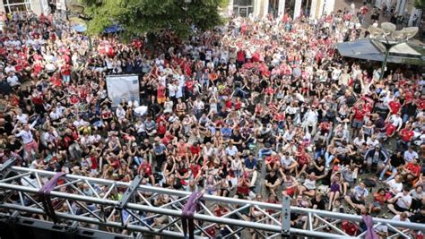 Hvis du nu ikke befinder dig i danmark, er der faktisk. Så er der dømt fodboldfest: Foreninger vil vise Danmarks ...