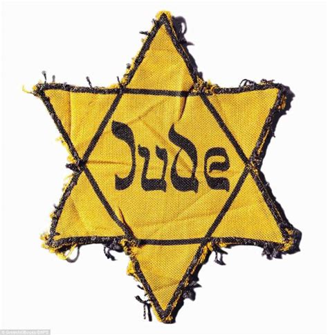 Per la scrittrice, saggista e regista americana la moralità è stata prima di tutto un comportamento; Stella di david - Dago fotogallery