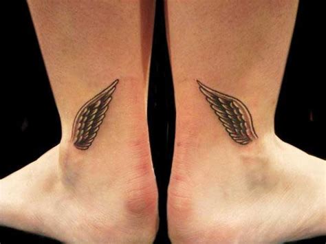 Ayak bileği dövmeleri, dövme severler arasında en çok tercih edilen modeller arasında gelir. Tatuaggi panosundaki Pin