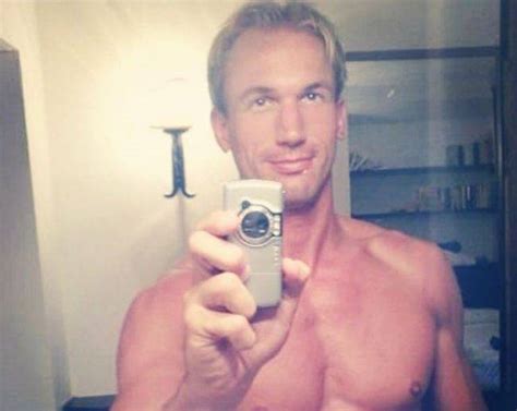 The celebrity doctor christian jessen has been ordered to pay £125,000 in damages to the northern ireland first minister, arlene foster, for a tweet that falsely claimed she was having an affair. Christian Jessen, l'inaspettato gesto dopo la frase sul Coronavirus in Italia