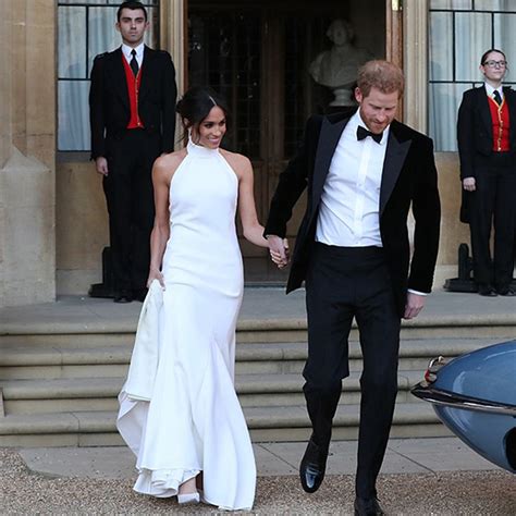 Möglicherweise tut sie es aber herzogin kate (36) gleich, die prinz william (35) in einer kreation des hauses alexander mcqueen, entworfen von der britischen modedesignerin sarah burton, geheiratet hat. Meghan Markle Brautkleid: HIER kannst du Meghans ...