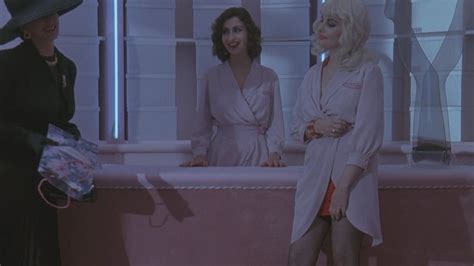 Tinto brass'ın yönettiği 1992 yapımı erotik film cosi fan tutte (all ladies do. Pin on Films, Music, Books, Magazines, Videos, Higher ...