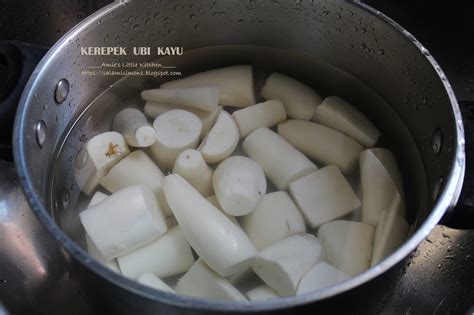 Meskipun tidak lengkap tapi sedikit membantu dalam mengartikan beberapa kata yang belum kita ketahui maksudnya. Resipi Warisan : Kerepek Ubi Kayu - AMIE'S LITTLE KITCHEN