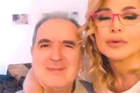 Barbara d'urso, sfogliando le pagine del settimanale nuovo, si è imbattuta in un servizio riguardante la sua amicizia con l'ex conduttore televisivo lamberto sposini: Lamberto Sposini Barbara D'Urso | Video | Instagram ...