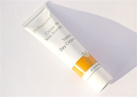 Dr.hauschka rose day cream light is a delicate formula best suited for use during warmer months. Le soin teinté du Dr Hauschka ⋆ Juste Sublime