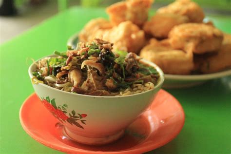 Cara membuat masakan ini sebenarnya cukup mudah karena semua bumbu yang dibutuhkan mudah diperoleh disekitar anda. Resep Soto Babat Tauco Khas Tegal - Resep Soto Babat Khas ...