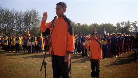 Kebanyakan sekolah mengatur 'sukan tahunan' setiap tahun. T E G A N U K I TA: 59 sekolah sertai sukan MSSKTU di Gong ...