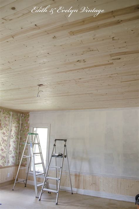 Amazing gallery of interior design and decorating ideas of plank ceiling in bedrooms, living rooms, decks/patios, dens/libraries/offices. How to plank a popcorn ceiling the easy way with wood ...