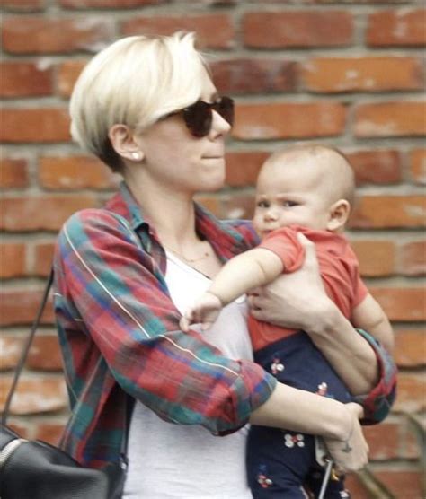 Age of ultron, captain america: Mommy & Baby | Scarlett johansson, Celebrity singers ...
