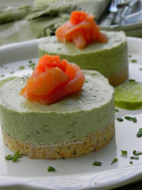 Dans un grand bol, mélangez le fromage à la crème avec le sucre et la moitié du zeste de citron vert: Cheesecake avocat-saumon (3) | Recette, Cheesecake à l ...