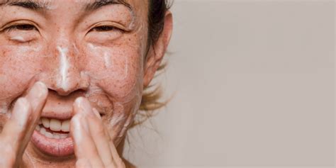Menghilangkan panu di muka atau wajah tentu mempunyai kesulitan tersendiri. 16 Cara Mencegah Jerawat Batu dan Menghilangkan Bekasnya ...