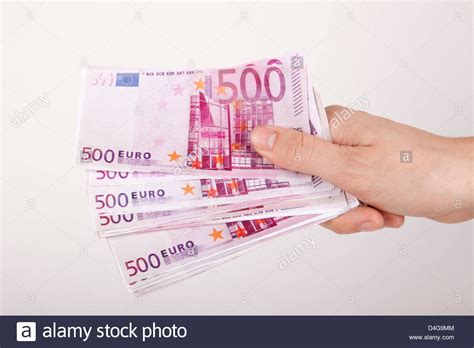 Die einen hatten ihn nie in der hand, für andere ist er ein synonym für schwarzgeld oder geldwäsche. 500 Euro Stockfotos & 500 Euro Bilder - Alamy