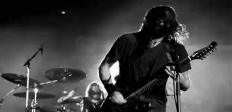 Keep you in the dark you know they all pretend keep you in the dark and so it all began send in you. DESCUBRE Foo Fighters | Musika360