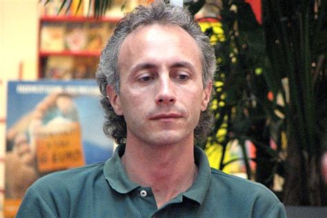 Marco travaglio e giorgia solari sono al centro di un succoso gossip che è partito dai paparazzi di chi appostati a formentera. Biografia: Marco Travaglio - età - Almanacco