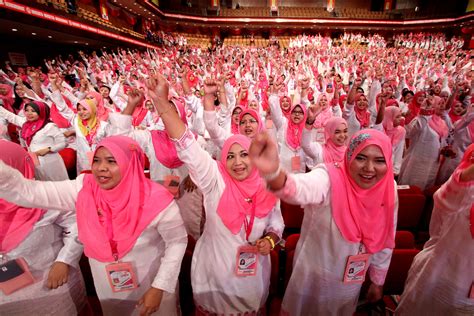 Presiden umno, ahmad zahid hamidi berjanji akan membentangkan laporan komprehensif untuk timbalan presiden umno, mohamad hasan mendesak presidennya, ahmad zahid hamidi agar. History of Puteri UMNO | UMNO