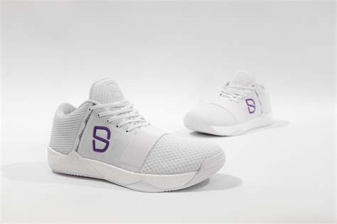 While not among the most frequently worn shoes in the nba, the cp3 is the preferred footwear of players like jabari parker and reggie bullock. Nets' Spencer Dinwiddie Leaps Basketball Hurdles to Become ...