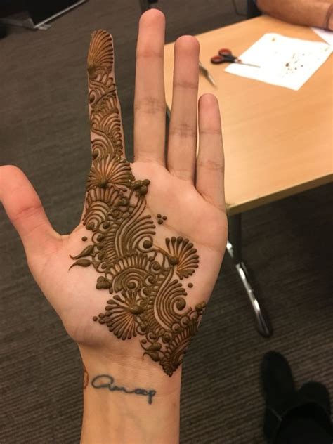 The trend and fashion industry of henna mehndi motifs little bit change. 50 Simple Arabic Mehndi Designs For Left Hand - Buzz Hippy