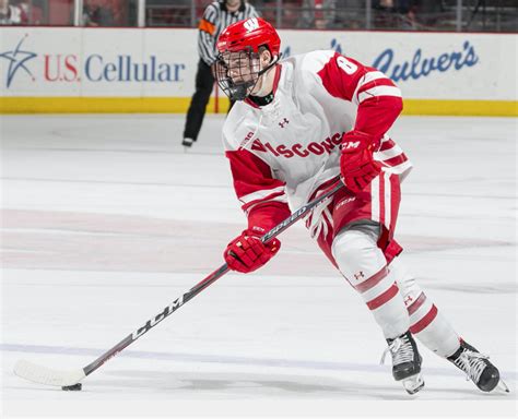 Caufield didnt dominate and a good case can be made that he struggled at times cole caufield has informed university of wisconsin head coach tony granato that he plans on returning. Hockey30 | Cole Caufield attend une saison, et espère...