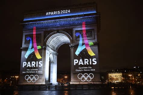 Meanwhile, a giant flag was shown at the eiffel tower while french. Paris 2024 : un logo pour conquérir le monde - JO 2024 ...