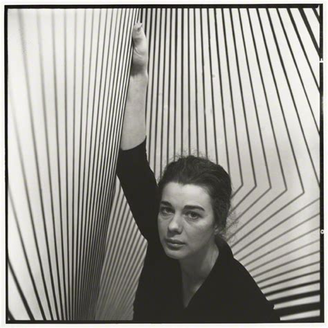 She learned the art of representation. Bridget Riley, 1963.