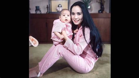 Soekarno dan dewi memiliki puteri tunggal yang diberi nama kartika sari dewi soekarno. Biografi Ratna Sari Dewi Soekarno, Istri Jepang Bung Karno ...