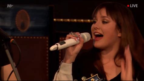 Post udostępniony przez ewa farna (@ewa_farna93) lis 6, 2020 o 4:37 pst. Ewa Farna - Dobré ráno milá - koncert Víkend pro seniory ...