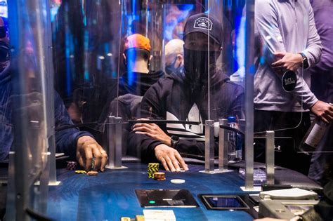 Nas últimas semanas, ela conversou sobre o término com os fãs, e revelou que sempre deve se colocar em primeiro lugar. Main Event Day 1A: Kevin Bagin Doubles Through Rafael Reis ...