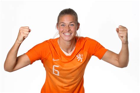Ota yhteyttä sivuun anouk dekker messengerissä. Deze 23 Leeuwinnen moeten Oranje aan de wereldtitel helpen | WK vrouwenvoetbal | AD.nl