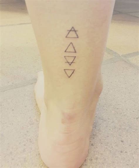 Geometrische kunst inkttekeningen tatoeage vinger een tatoeage krijgen schepentekening inktillustraties landschap tattoo viking rune tatoeage abstracte tekeningen. 4 elements on my leg #tattoo | Tatuagem, Tatuagens, Tatoo