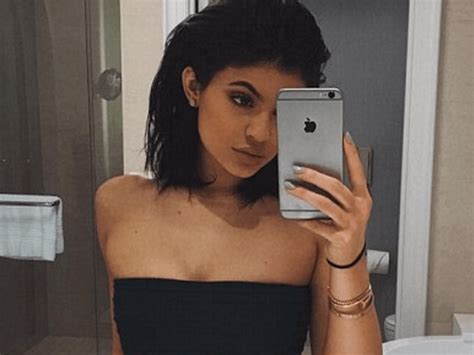 2 weeks after kylie jenner disses snapchat, snap lays off 120 engineers! 'I got Kylie's nudes': Kylie Jenner's Snapchat hacked ...