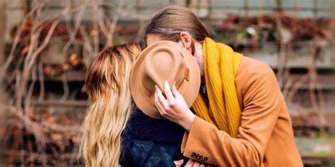 Esta es la pareja tailandesa por la que se realiza esta celebración cada 13 de abril. Hoy es el Día Internacional del Beso con menos besos en la ...