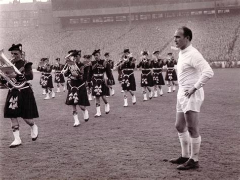 Hampden park (often referred to as hampden ) is a football stadium in the mount florida area of glasgow, scotland. Pin by Fernando Raluy on Football | Sports photograph, Cup ...