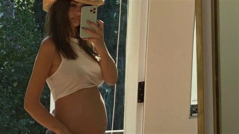 Jun 20, 2021 · emily ratajkowski hat zwei dinge getan, die mal wieder zahlreiche hater auf den plan gerufen hat: Endspurt: So groß ist Emily Ratajkowskis Babybauch bereits ...