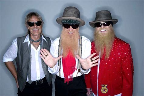 Les membres de ce trio sont billy gibbons (chant et guitare), dusty hill (chant et basse) et frank beard (batterie). ZZ Top heinäkuussa "Hell Raisers" -kiertueellaan Haminaan ...